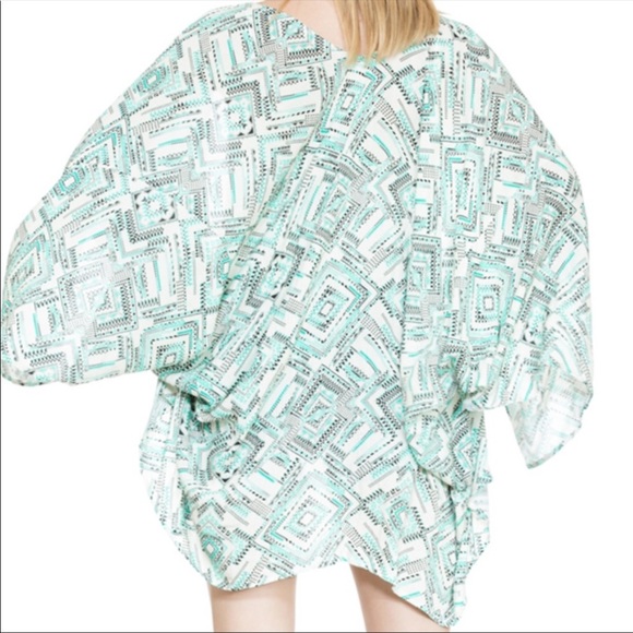 En Créme Mint Green Kimono Style Top - Picture 5 of 11